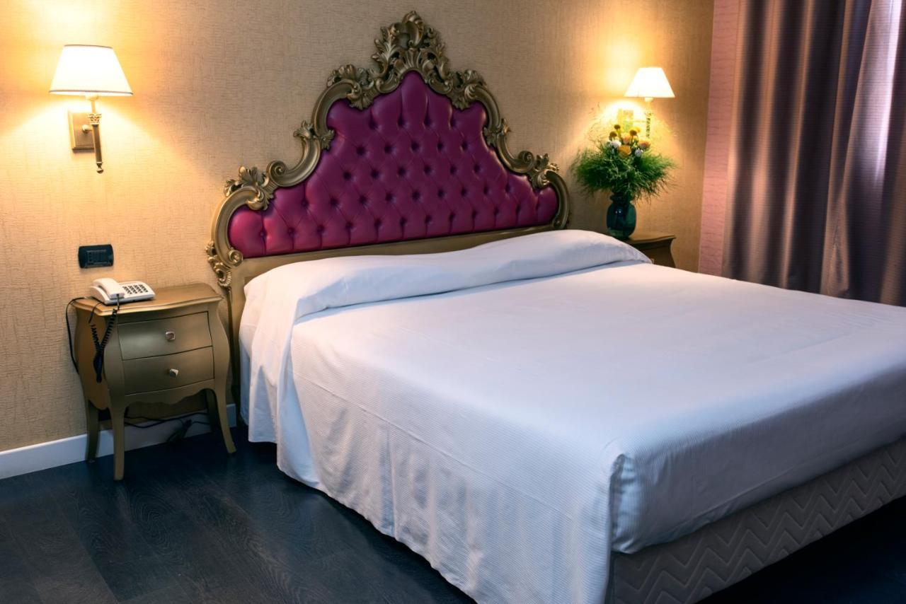 - Flower Motel