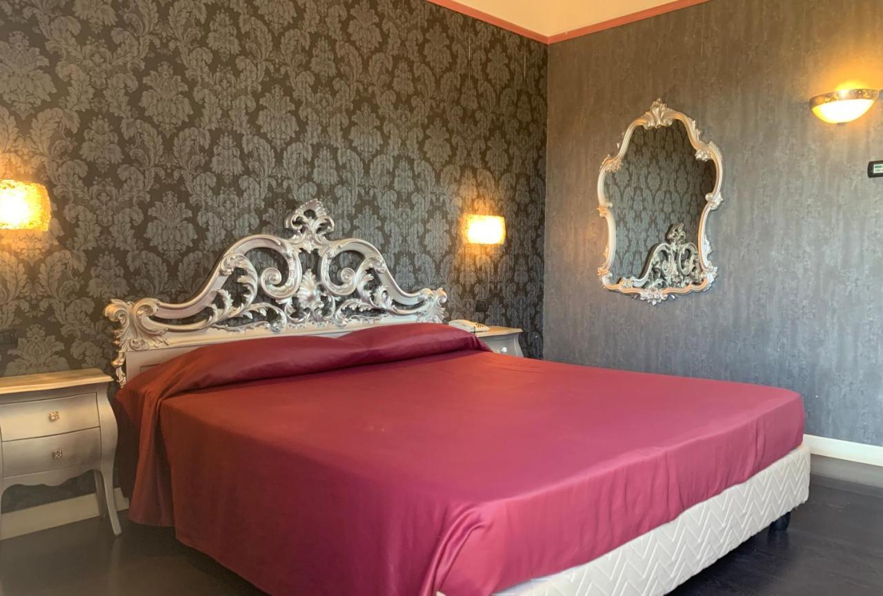 Motel - Flower Gropello Cairoli