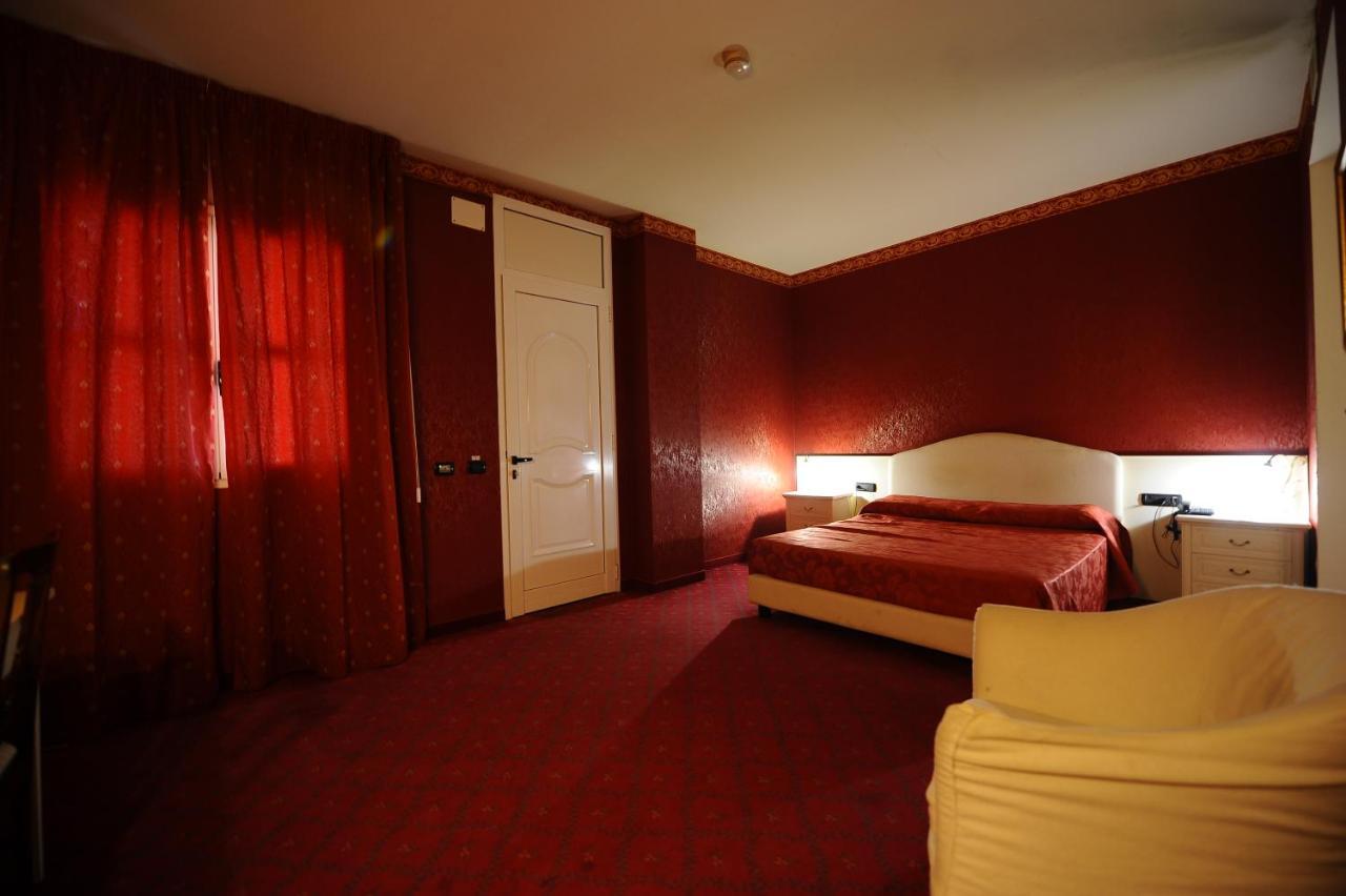 - Flower Motel
